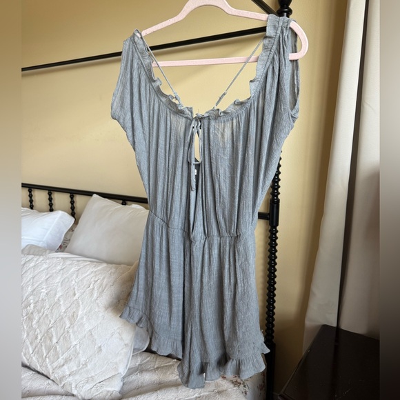 Gray Ruffled Drop Shoulder Romper - Picture 2 of 4